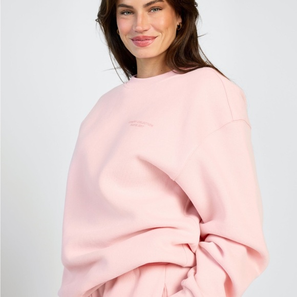 Comfrt Tops - Women's Relaxed Crewneck Sweatshirt in Light Pink